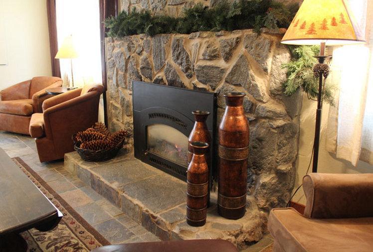 Avalon Lodge *